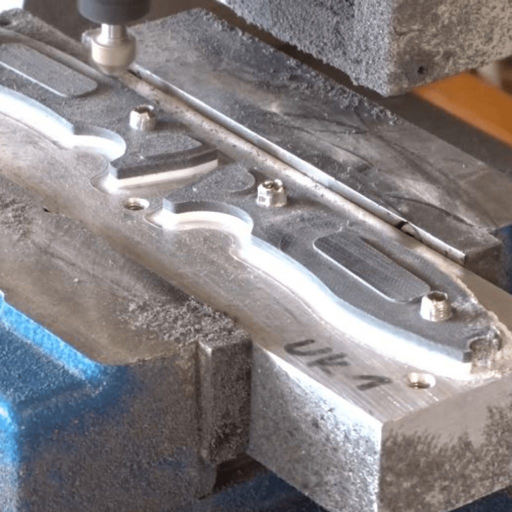 handgemachte outdoormesser gurtelmesser griffschalen ausfrasen auf der cnc maschine